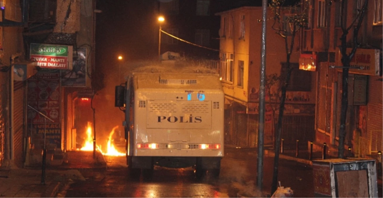 Sancaktepe\'de Seçim Protestosuna Polis Müdahalesi