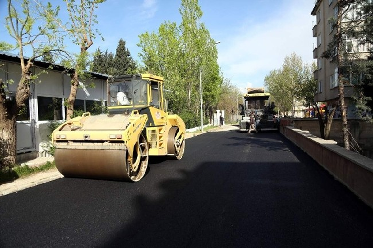Şehitkamil Belediyesi Asfaltsız Yol Bırakmıyor