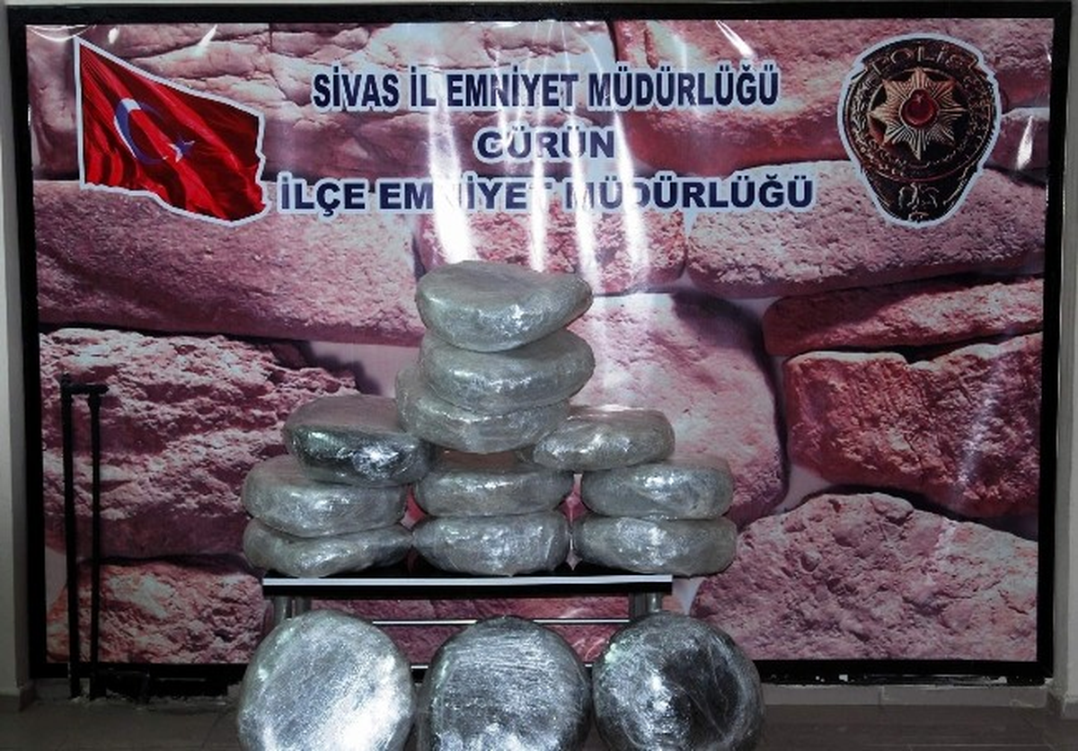 Sivas\'ta 80 Kilo Esrar Maddesi Ele Geçirildi