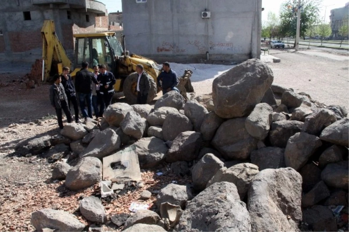 Siverek Belediyesi Hafriyatları Temizlemeye Başladı