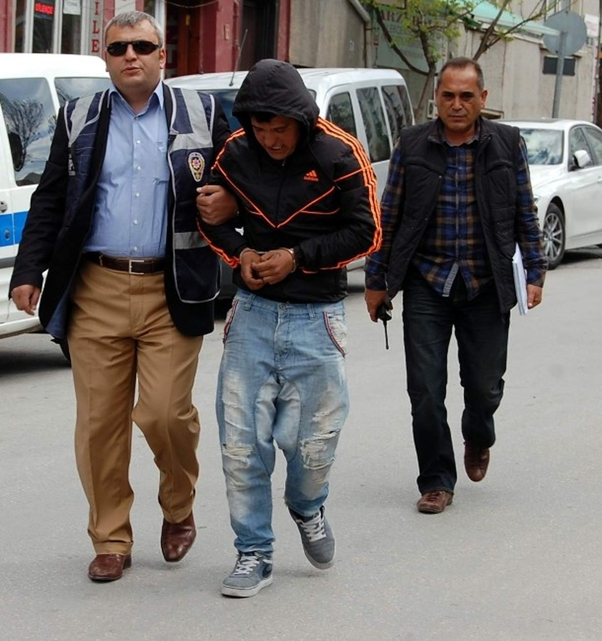 Üniversite Öğrencisini Bıçakla Yaralayarak Bilgisayarını Alan Zanlı Yakalandı