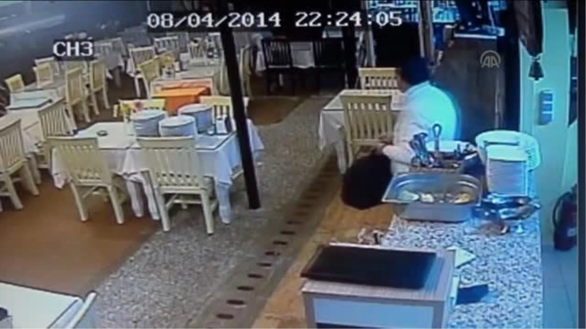 Yemek yediği lokantadan yaptığı hırsızlık, güvelik kameralarına yansıdı -