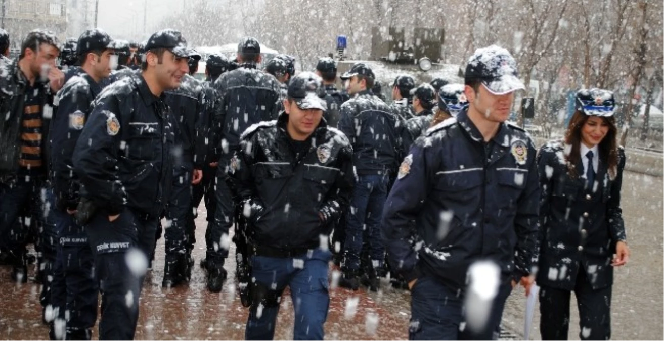 Yüksekova\'da Polis Haftası Kutlamaları