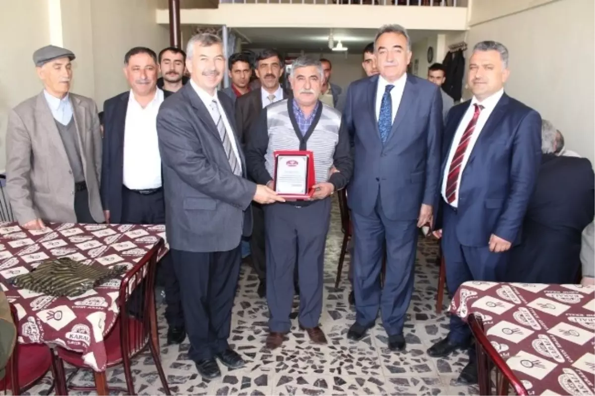 40 Yılını Doldurmuş Emektarlara Plaket