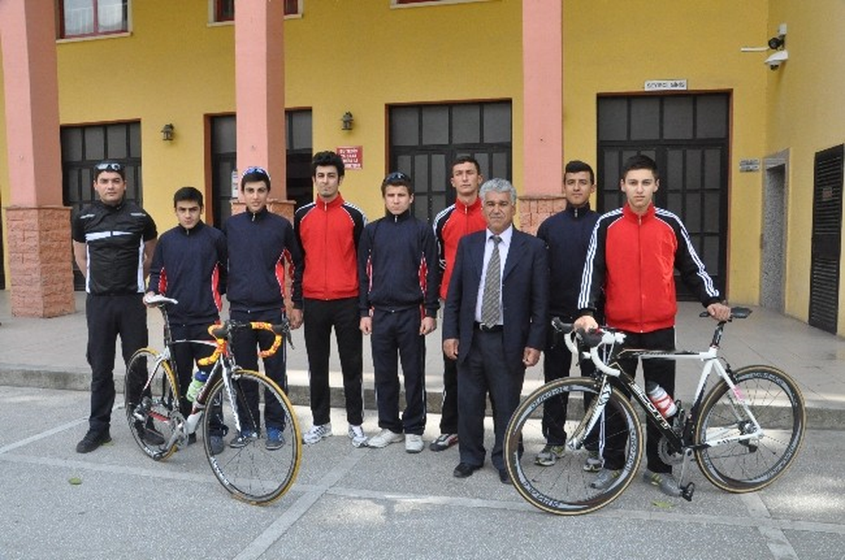 Adana Gençlikspor Bisiklet Takımı Gaziantep\'e Gitti
