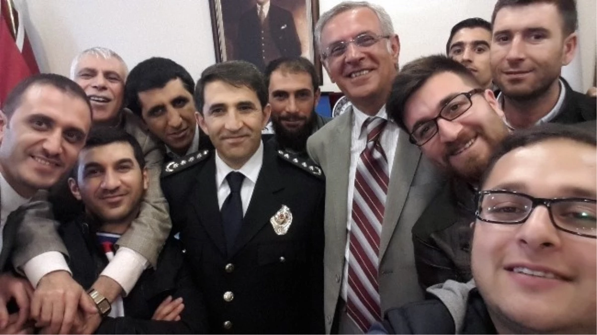 Ağrı\'da Polis Haftası Selfie\'si
