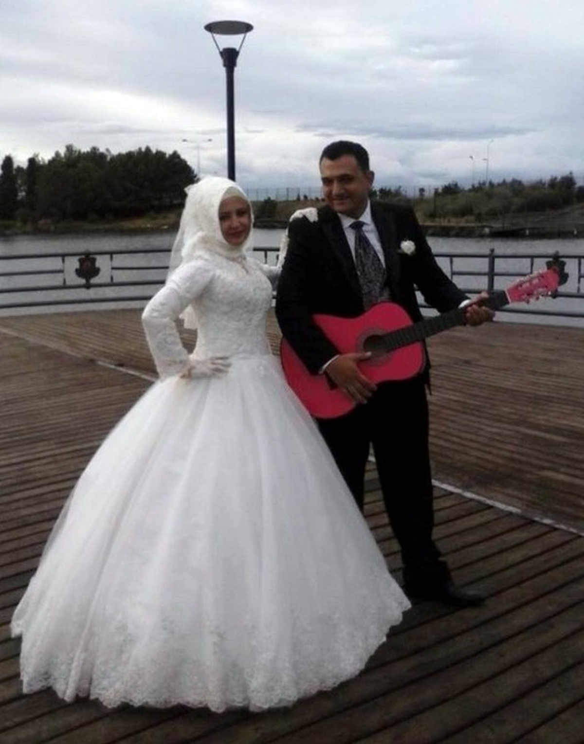 Balkondan Düşerek Ölen Öğretim Üyesi Toprağa Verildi