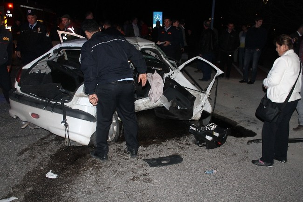 Başkent\'te Feci Kaza: 3 Ölü, 2 Yaralı