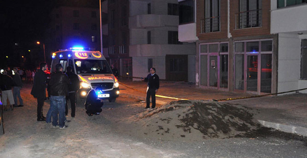 Beşinci Kattan Atladı, Annesinin Üzerine Düştü