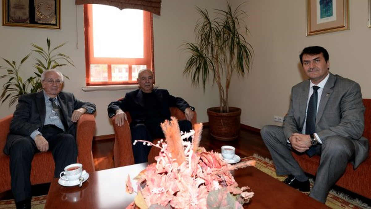 Dündar, Makamında Tebrikleri Kabul Etti