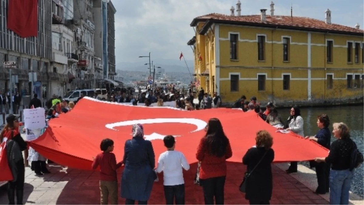 İzmir\'de Polis Eşlerinden Eylem