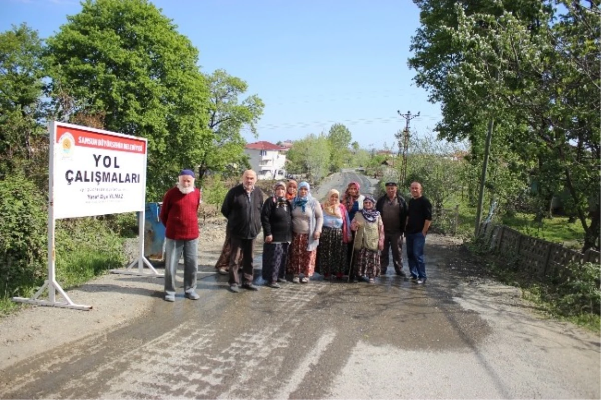 Köylüler Toz Yüzünden Yol Kesti