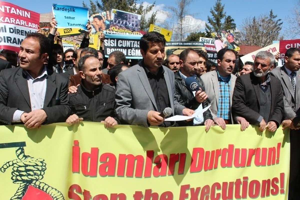 Mısır\'da 529 Kişiye Verilen İdam Kararına Tepki