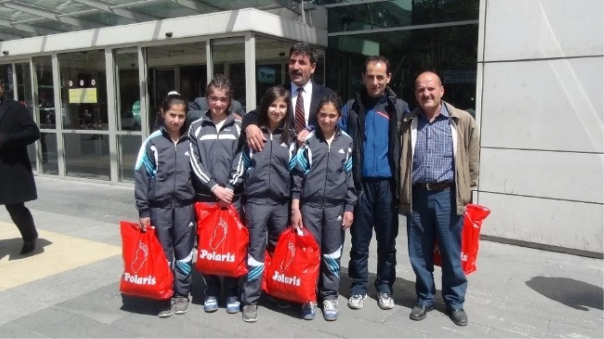 Tatvan\'lı Öğrenciler Masa Tenisi Turnuvası Finalinde Bitlis\'i Temsil Edecekler