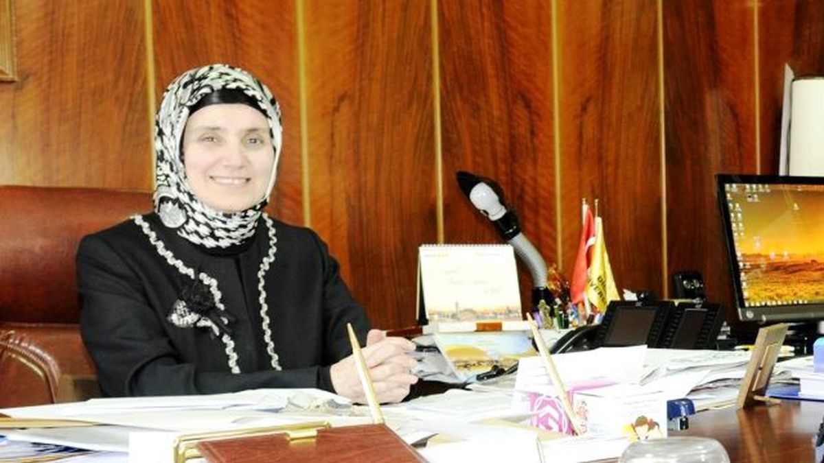Türbanlı Rektör Saraç: Hep Bir Yanım Eksikti