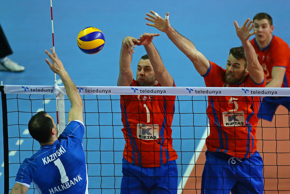 Halkbank: 3 İstanbul Büyükşehir Belediyespor: 2