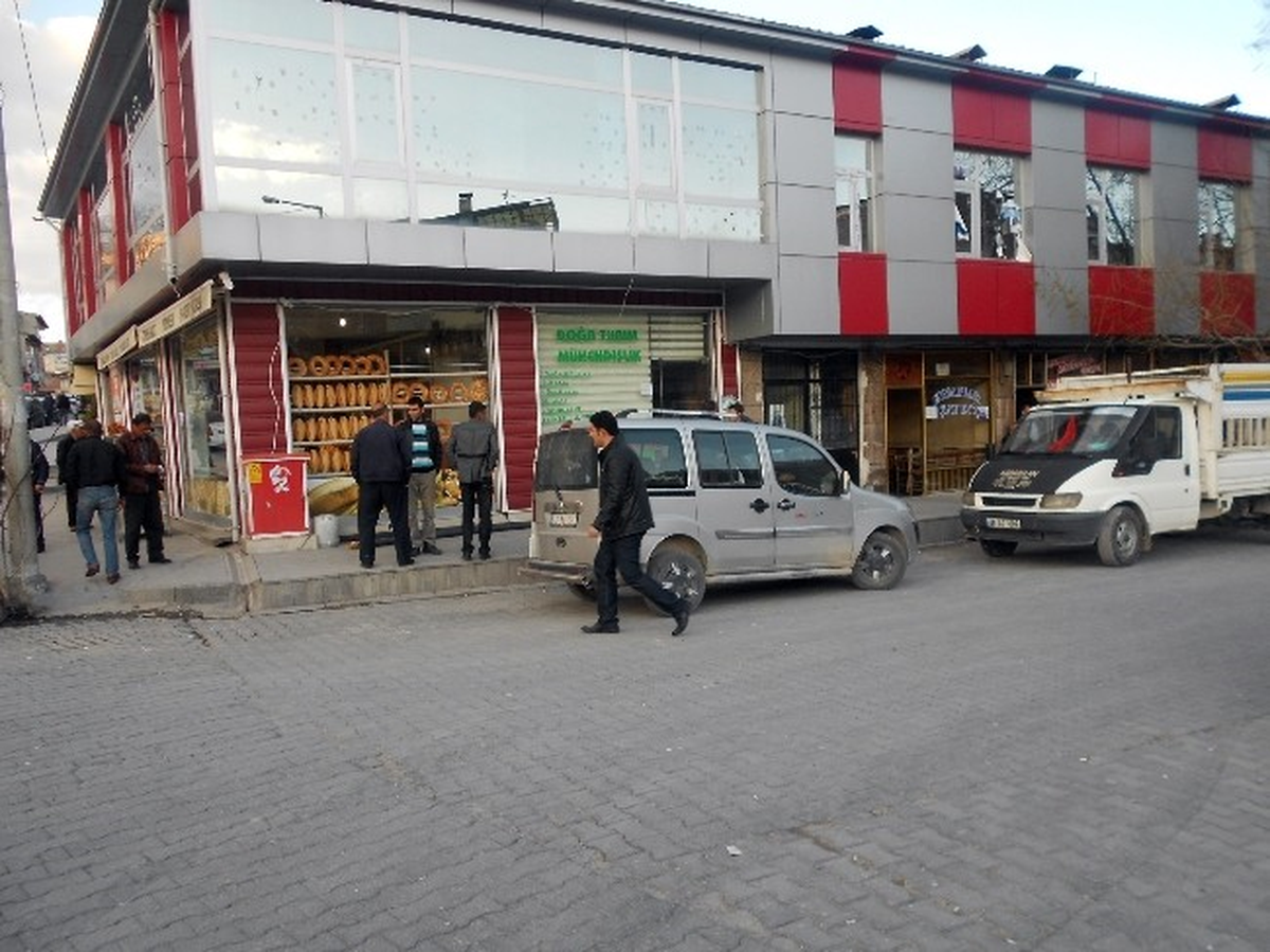Adilcevaz Belediyesi Seyyar Esnafın Yer Sorununu Çözdü