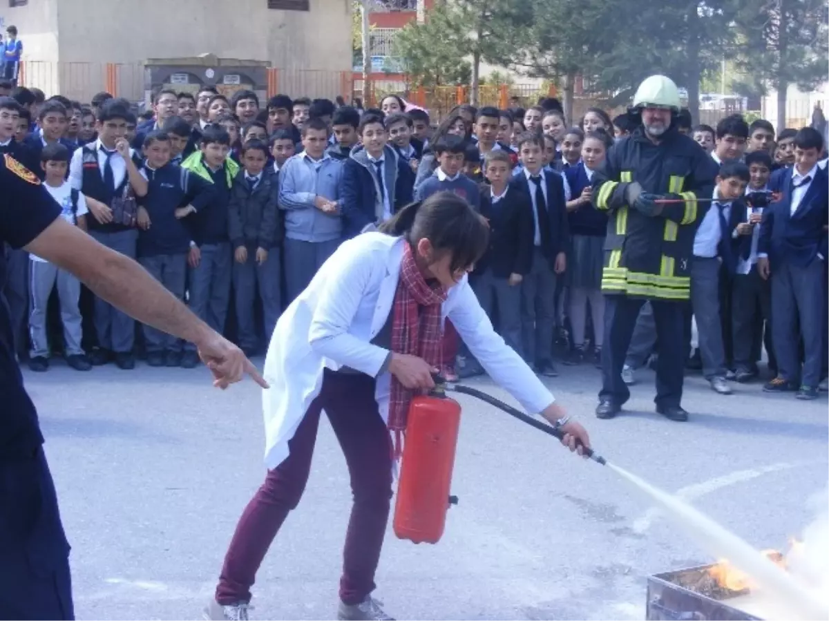 Büyükşehir İtfaiyesi\'nden Tatbikatlı Eğitim