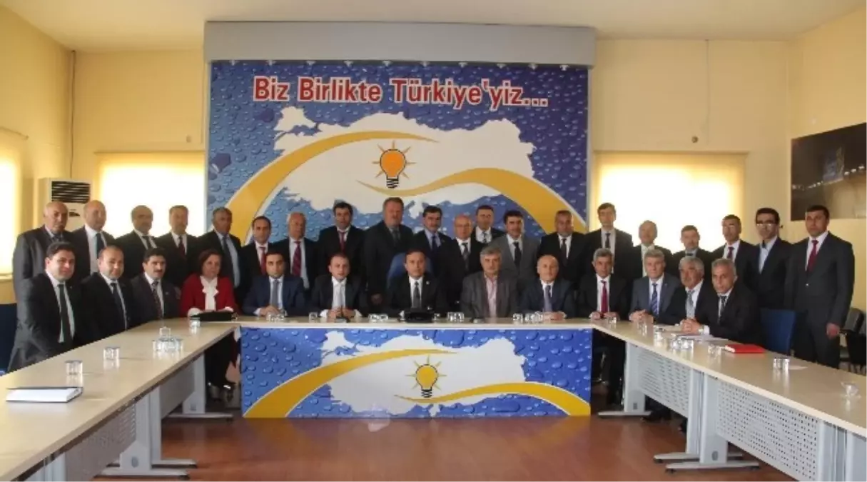 AK Parti Çorum İl Başkanı Ceylan, Meclis Üyeleriyle Buluştu