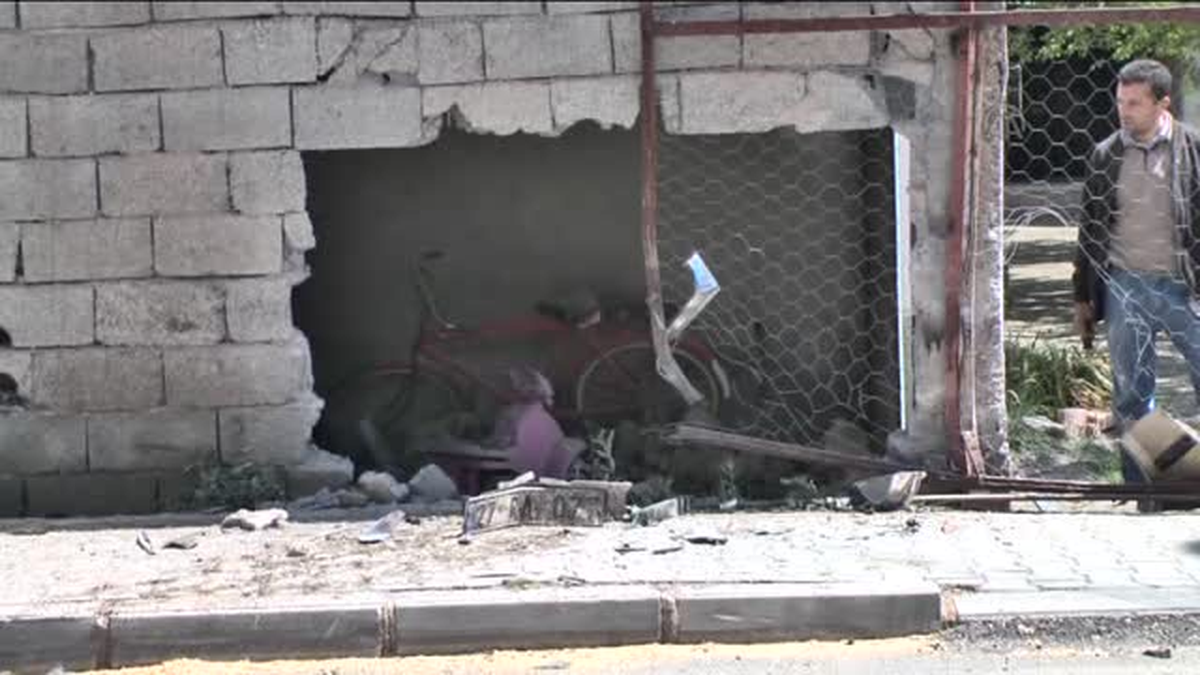 Evin duvarına çarpan otomobilin sürücüsü öldü -