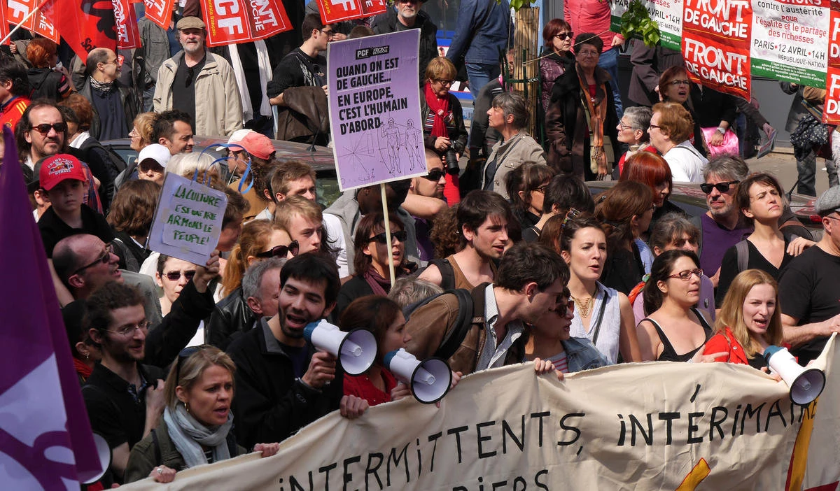 Fransa\'da Kemer Sıkma Politikaları Protesto Edildi