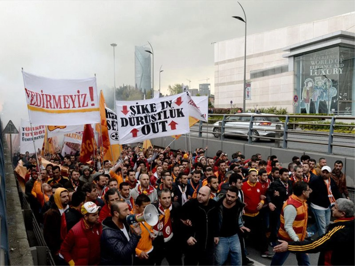 G.saray Taraftarı Tff\'ye Yürüdü!