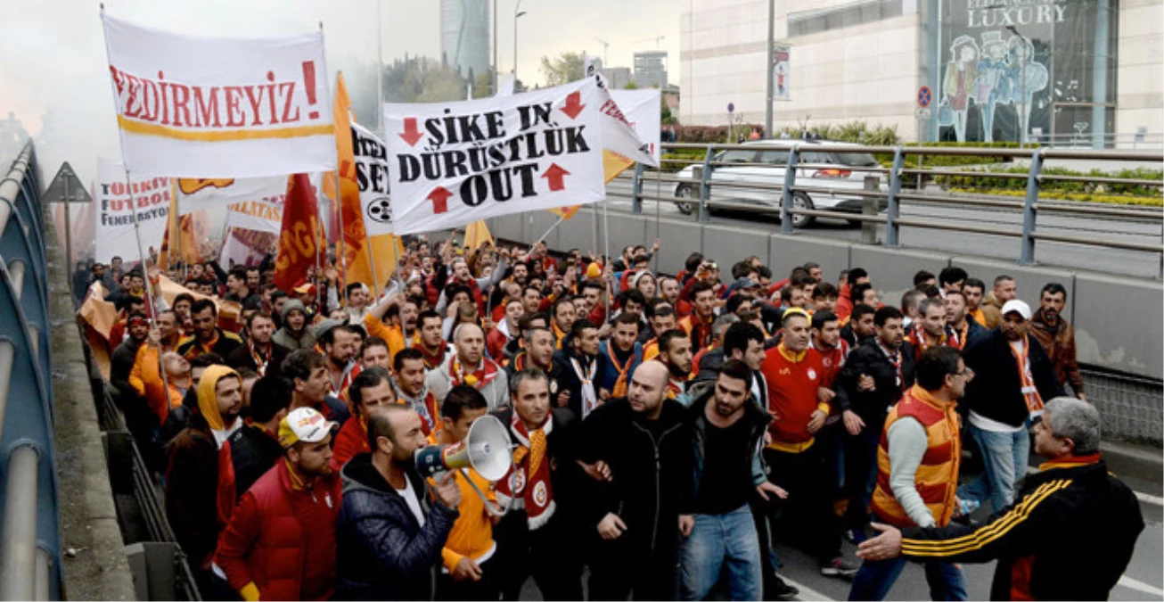 Galatasaraylı Taraftarlar TFF\'yi Protesto Etti