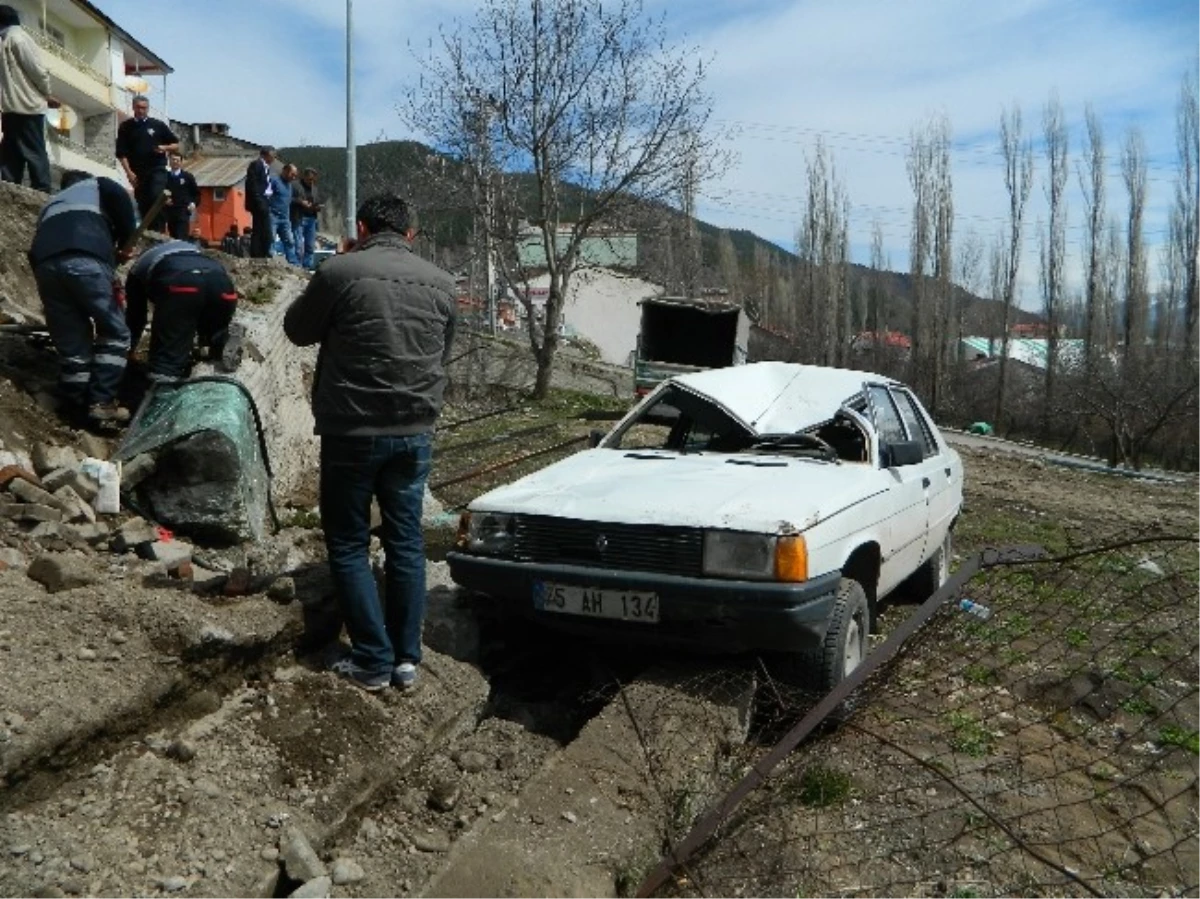 İstinat Duvarı Otomobilin Üzerine Çöktü