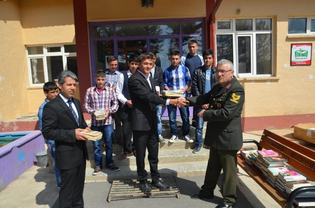 Jandarma\'dan Kitap Bağışı