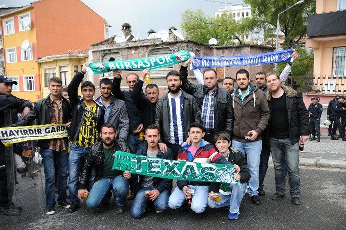 Kasımpaşalı Taraftarlardan Bursasporlulara Jest