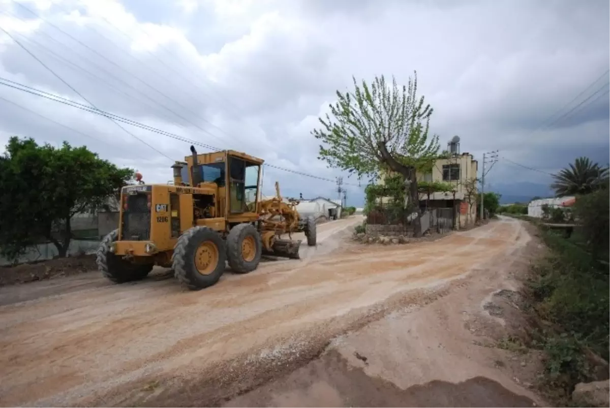 Kumluca\'nın Beykonak Mahallesi\'nde Yol Çalışmaları Devam Ediyor