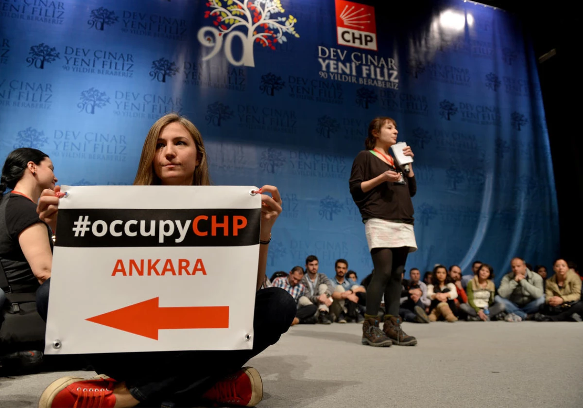 \'OccupyCHP\' Genel Merkezi İşgal Etti