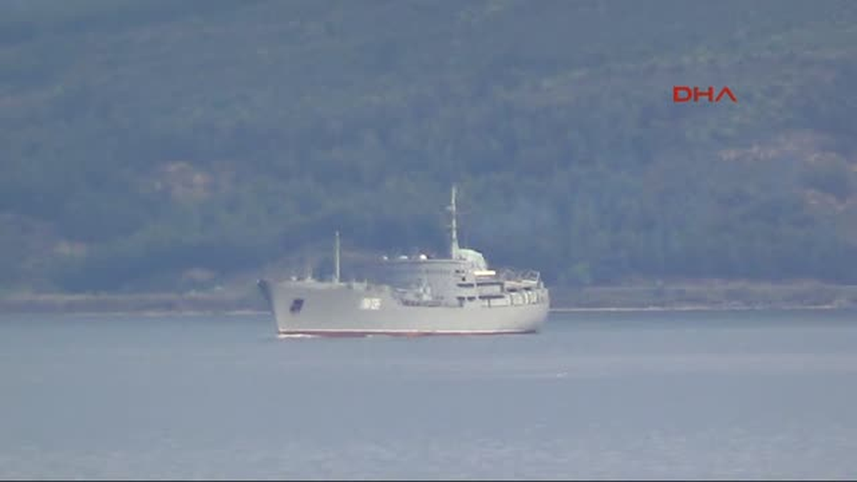 Rus Savaş Gemisi Çanakkale Boğazı\'ndan Geçti
