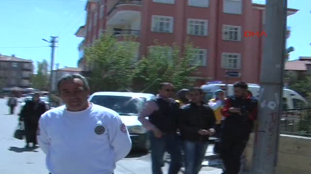 Şizofreni Hastası Emekli Öğretmen Polise Zor Anlar Yaşattı