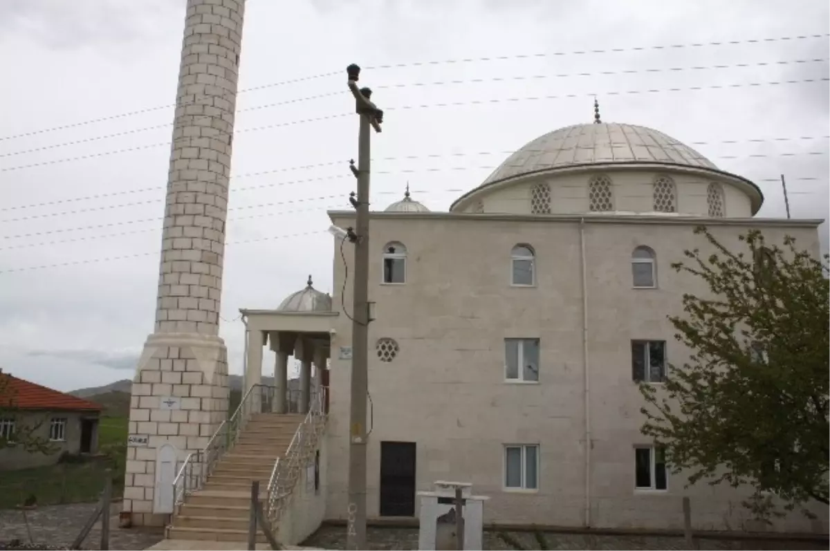 8 Ayda Bitirilen Cami Hizmete Açıldı