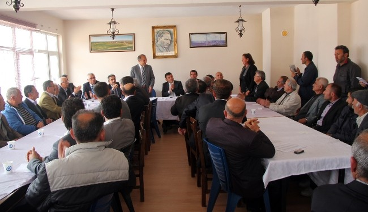 Ağbaba, Arguvan\'da Muhtarlarla Bir Araya Geldi
