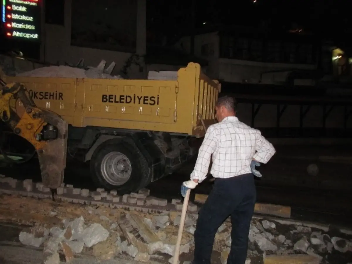 Altıparmak Caddesinde Tramvay Hattına Düzeltme