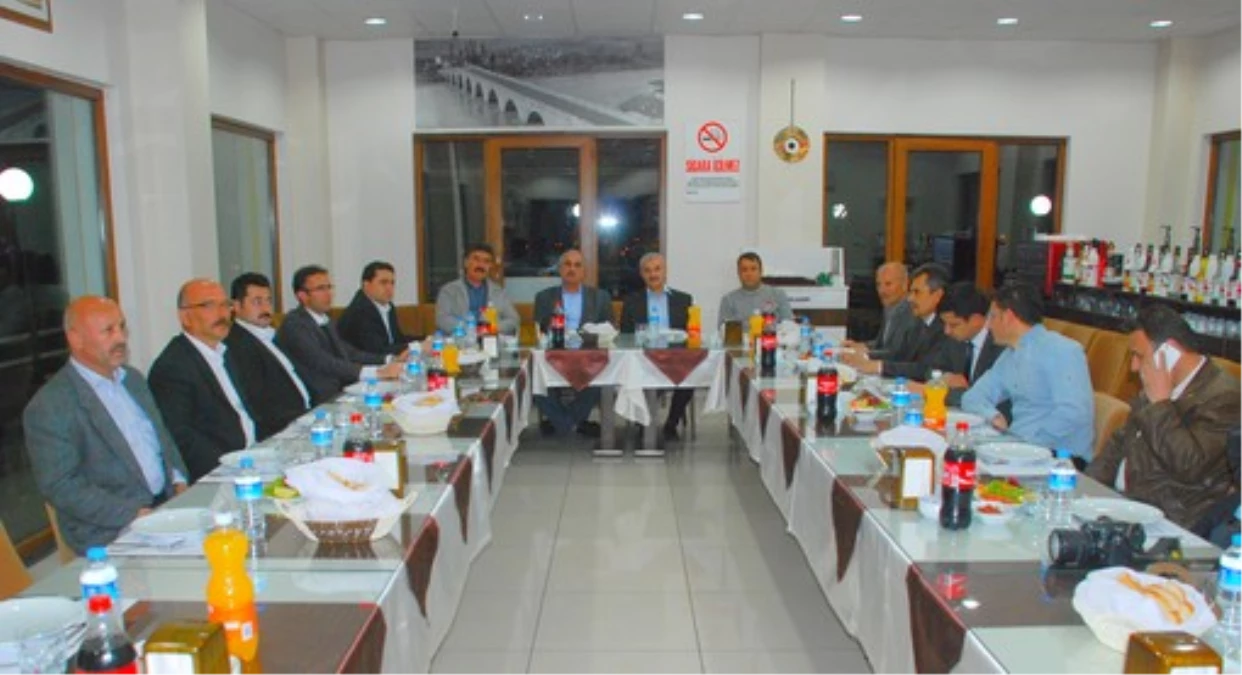 Başkan Karataş,Meclis Üyelerine Yemek Verdi