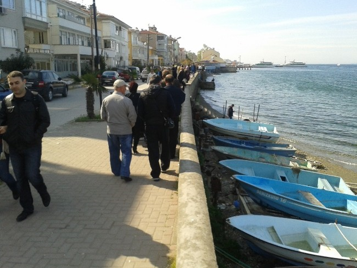 Bursalılar Güneşli Havada Mudanya\'ya Akın Etti