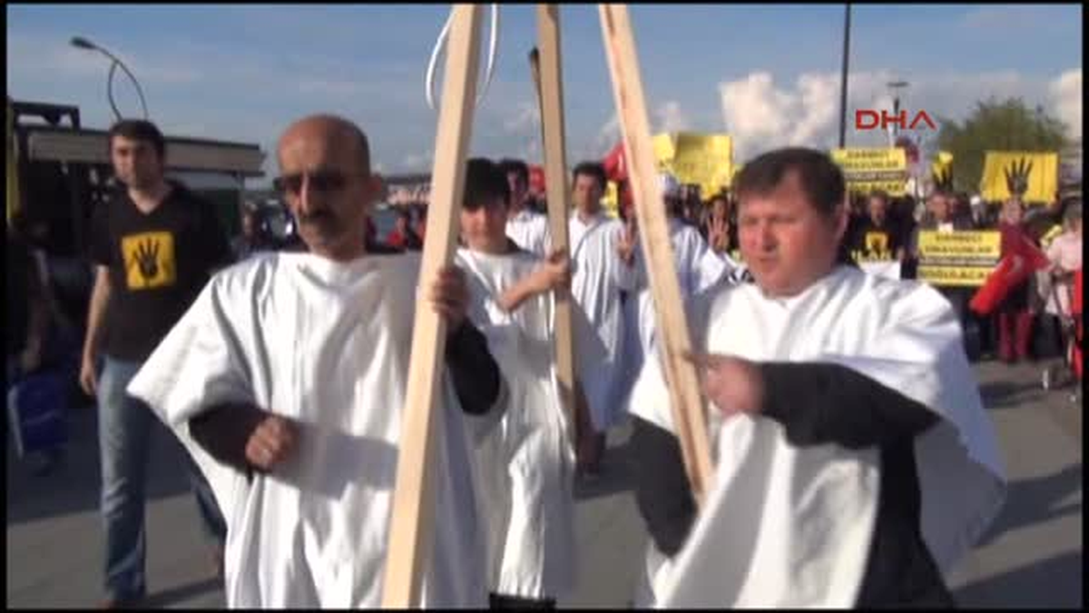 \'Mısır\'da İdam Kararı\'na Protesto: Darağacını Ateşe Verdiler