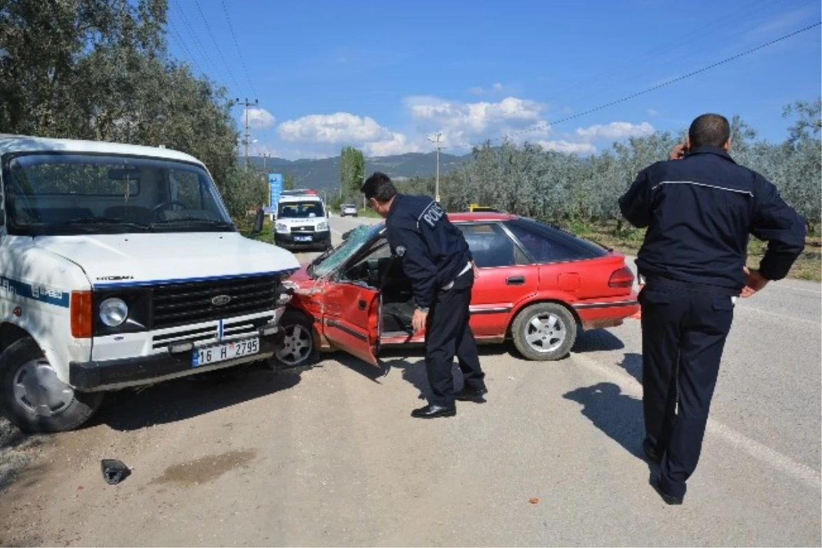 Hatalı Sollama Kaza Getirdi: 2 Yaralı