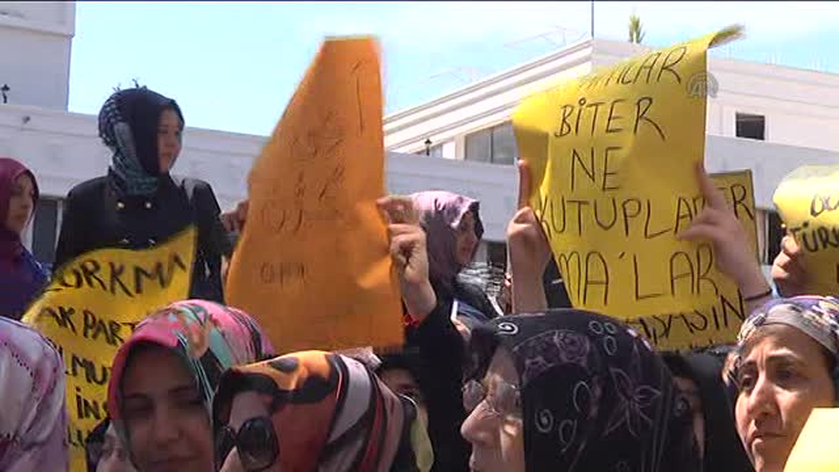 Antalya\'da, Mısır\'daki İdama Mahkum Edilmeler Protestosu