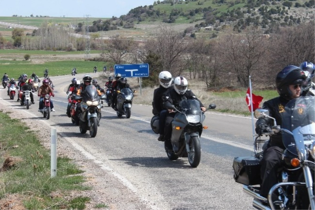 Motosiklet Tutkunları Beyşehir\'de Buluştu