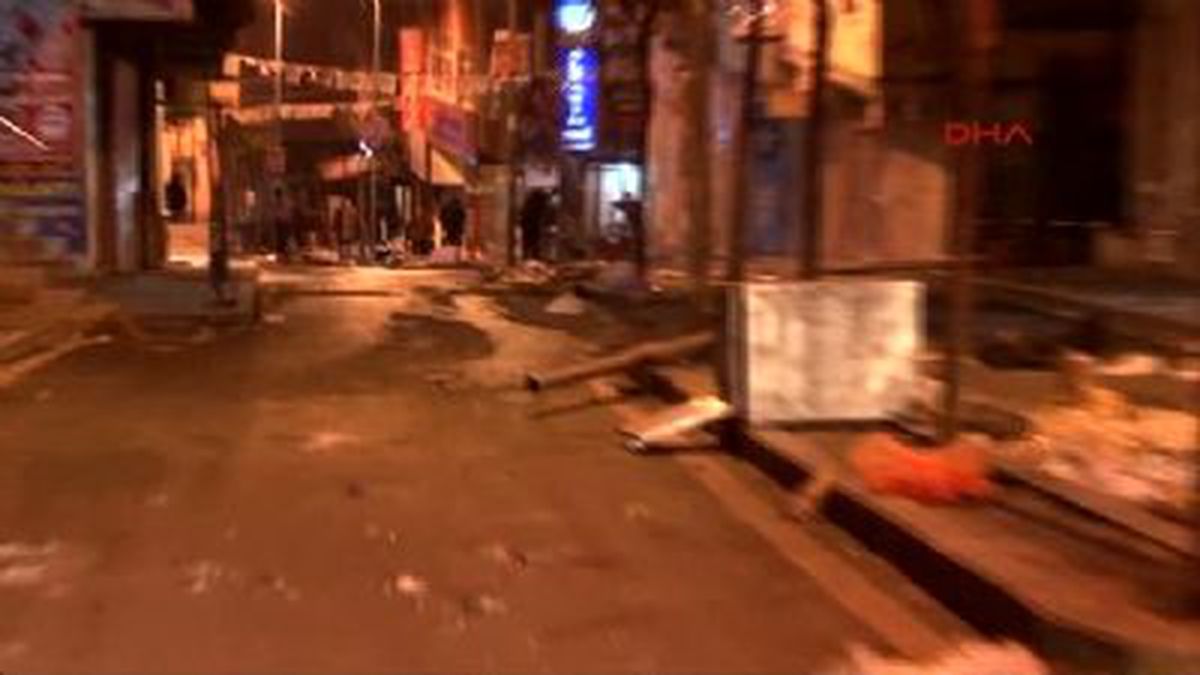 Okmeydanı\'nda Gösterilere Polis Müdahalesi