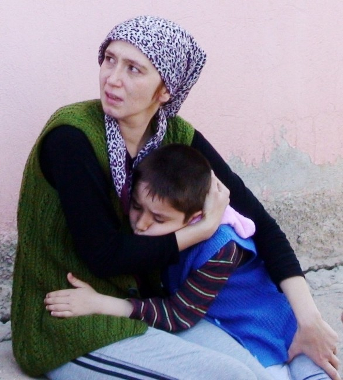 Yangında Zehirlenen Annesini Bırakmadı