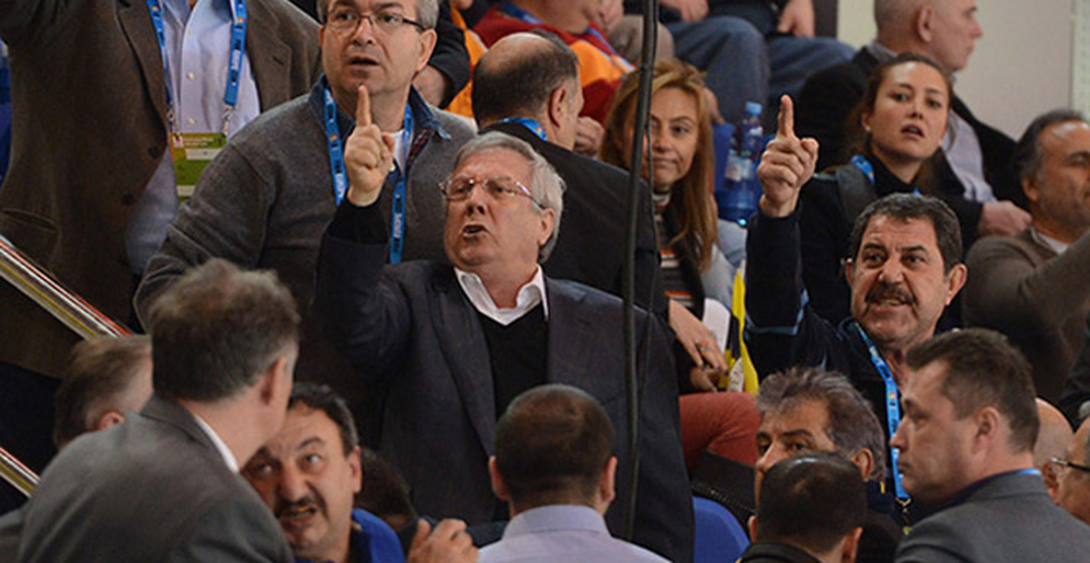 Aziz Yıldırım Galatasaray Taraftarıyla Kavga Etti