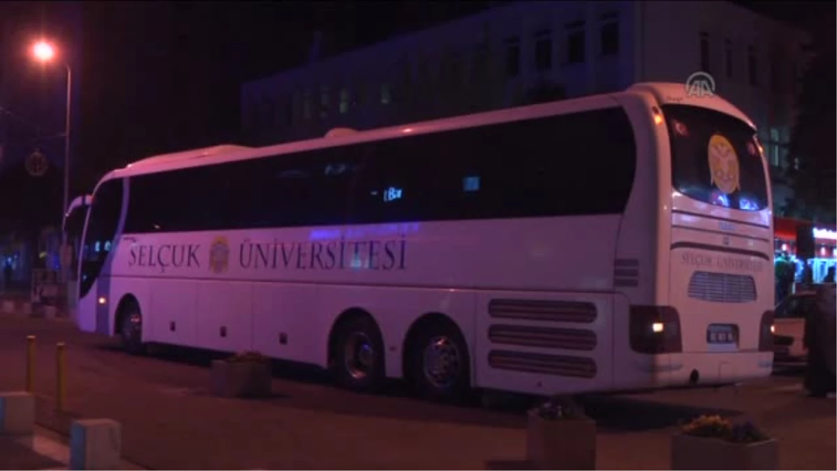 Basketbolcuları Taşıyan Otobüs Bariyere Çarptı: 2 Yaralı