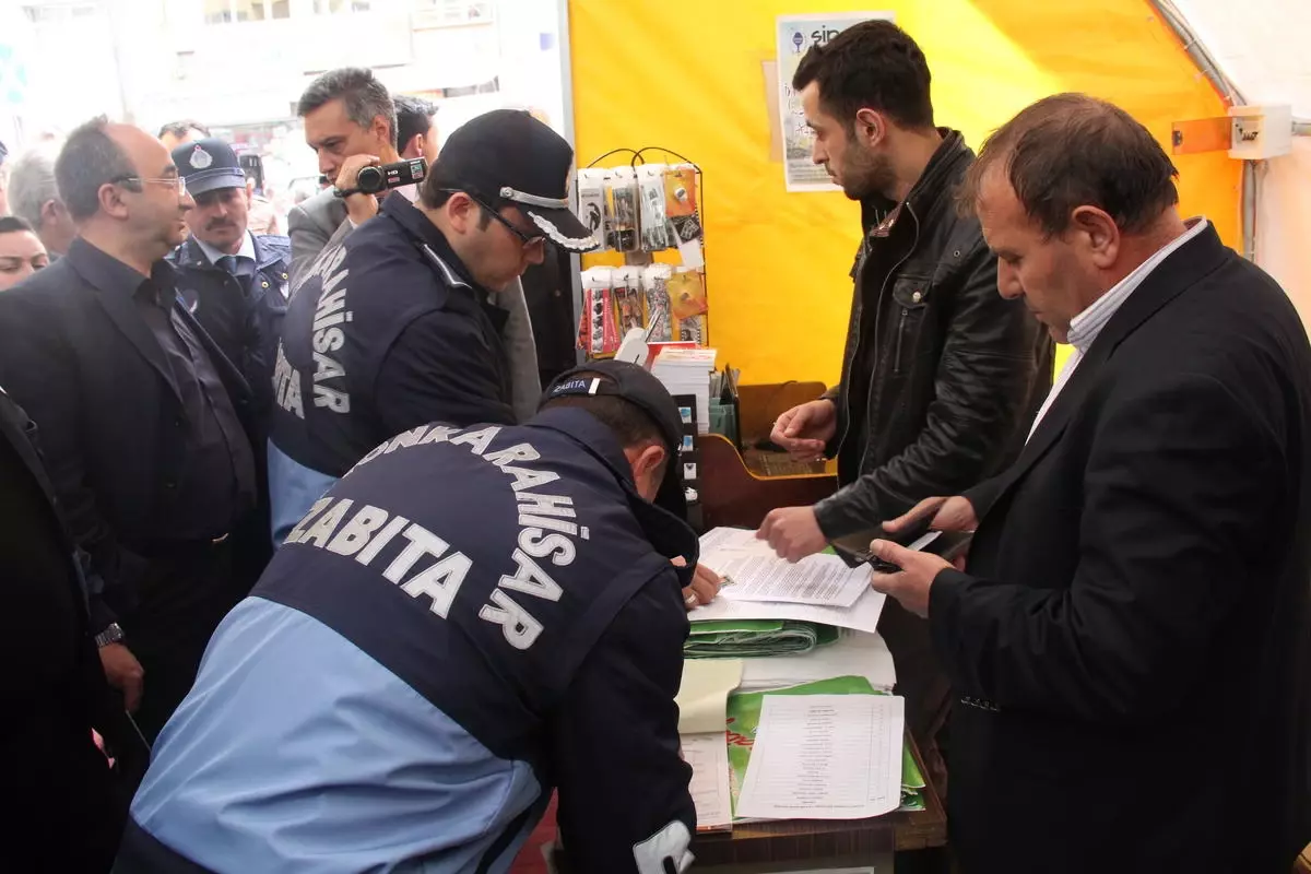 Çadırdan Oluşturulan Kitap Fuarı, Zabıta Tarafından Kapatılmak İstendi