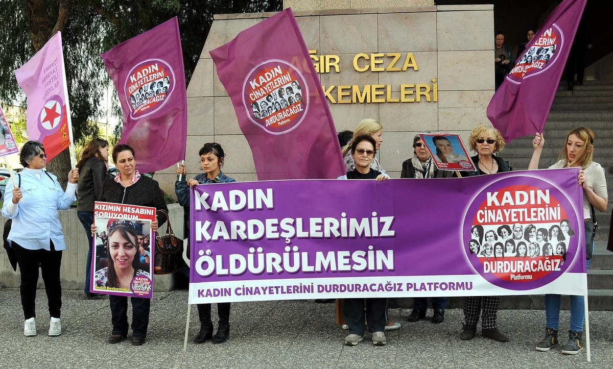 İzmir\'de Öğretim Görevlisi Kadının Öldürülmesi