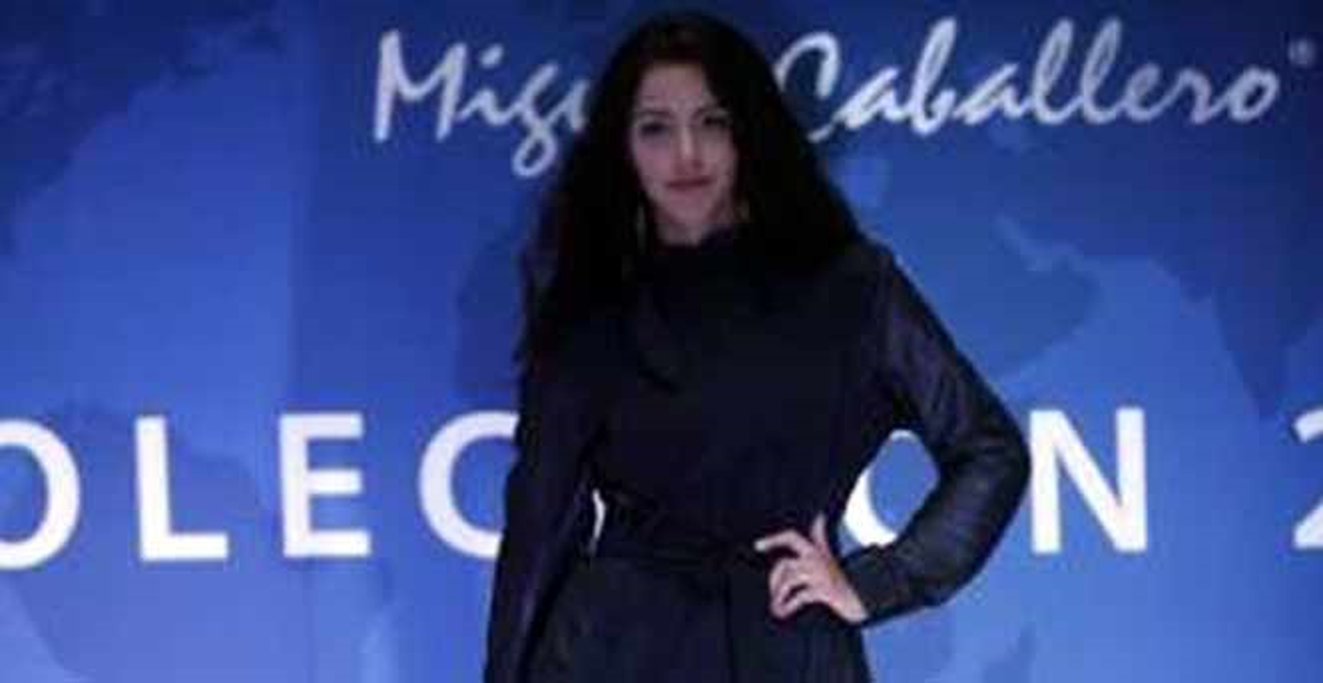 Kadın CEO\'lara Kurşun Geçirmez Elbise Defilesi